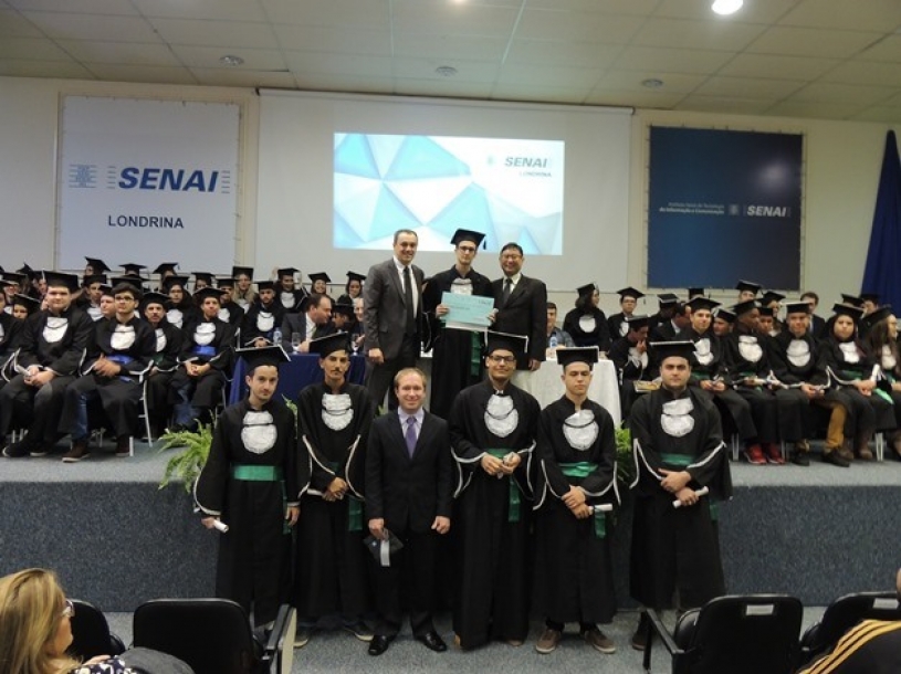 Formatura de Cursos Técnicos e Tecnólogos do Senai Londrina –  Prêmio Sindimetal Aluno Destaque