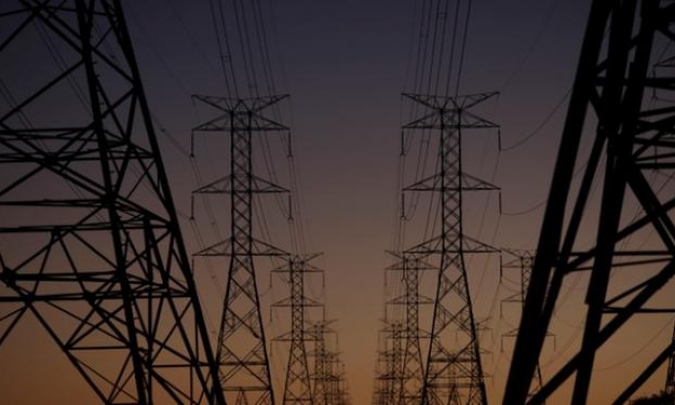 Indústria reduz consumo de energia em 2,4% por causa de greve, diz CCEE