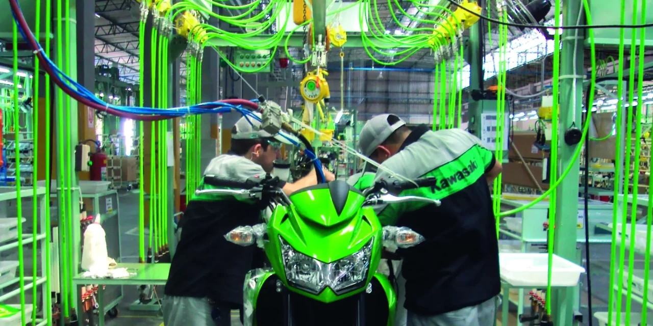Tudo verde no caminho da indústria de motos
