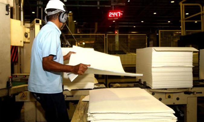 Produção industrial cresce 0,1%, diz IBGE