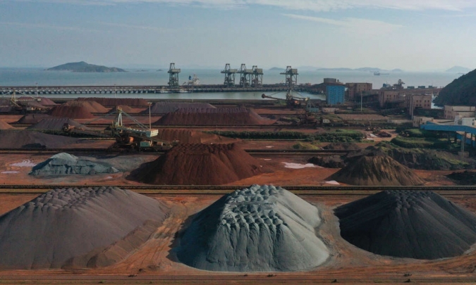 Preços de Minério de ferro e aço caem com frágil recuperação da demanda na China
